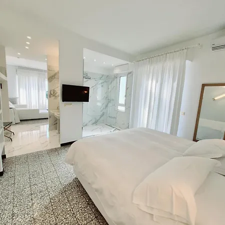 Eveline 2 - Piscina Privata O Jacuzzi ホテル 4*