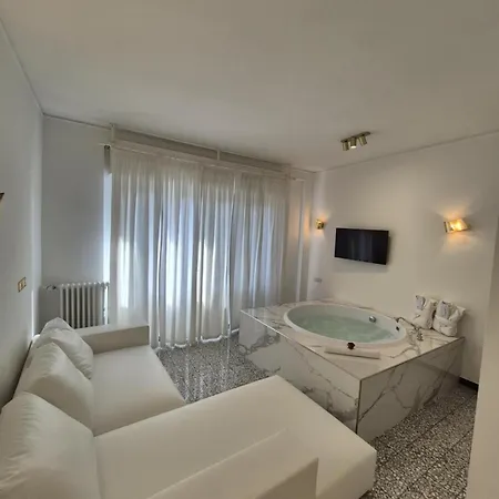 Eveline 2 - Piscina Privata O Jacuzzi 4* San Remo