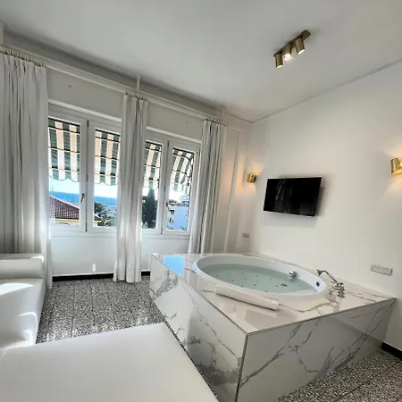 Eveline 2 - Piscina Privata O Jacuzzi 호텔 산레모