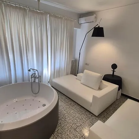 Eveline 2 - Piscina Privata O Jacuzzi Отель