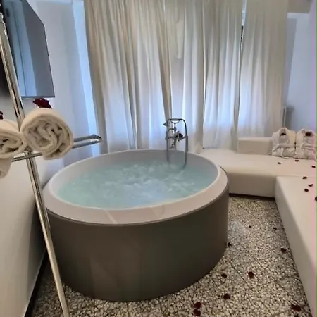 Eveline 2 - Piscina Privata O Jacuzzi Hotel