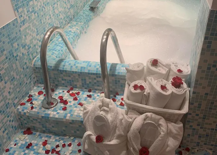 Eveline 2 - Piscina Privata O Jacuzzi Hotell 4*