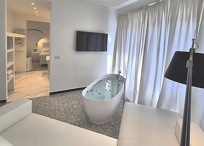 Eveline 2 - Piscina Privata O Jacuzzi 4*