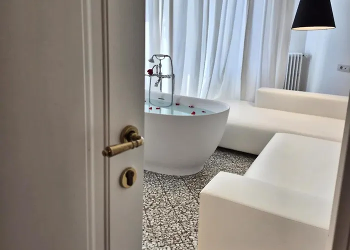 Eveline 2 - Piscina Privata O Jacuzzi Hotell 4*