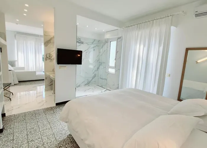 Eveline 2 - Piscina Privata O Jacuzzi Hotell 4*